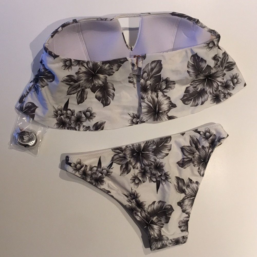 Floral Bikini - Picture 2 of 3